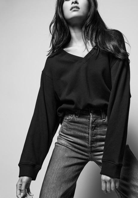 Wyatt Oversized V-neck - Jet Black